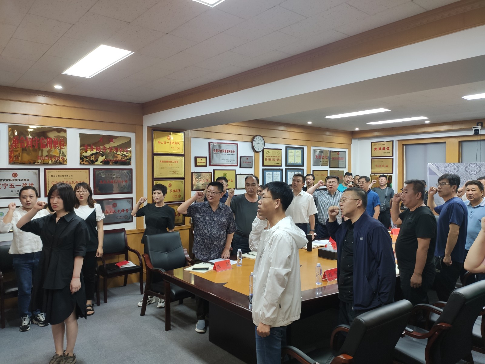 鞍山公路召開(kāi)“慶七一，促發(fā)展， 共創(chuàng)企業(yè)新輝煌”黨建工作座談會(huì)